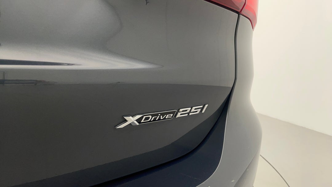 2019 BMW X1 Xdrive 25i, Automatic, 120187 km, Badge (Boot Right Side)