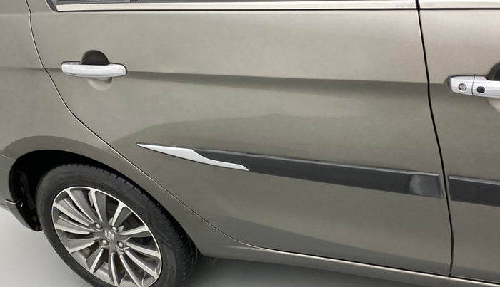 2020 Maruti Ciaz ALPHA  AT 1.5 SHVS PETROL, Petrol, Automatic, 21,397 km, Right rear door - Slightly dented