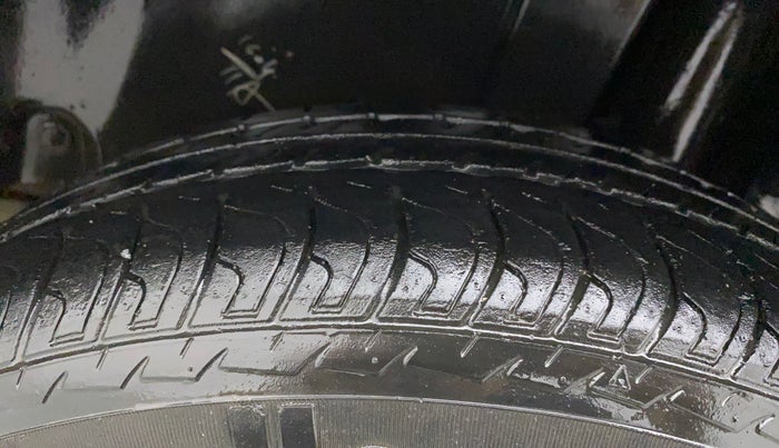 2017 Maruti Swift VXI, Petrol, Manual, 29,211 km, Left Rear Tyre Tread