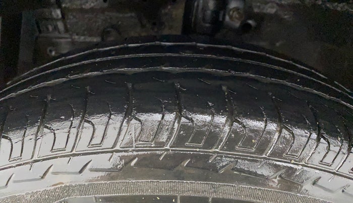 2017 Maruti Swift VXI, Petrol, Manual, 29,211 km, Left Front Tyre Tread