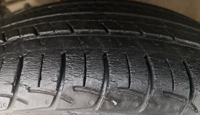 2014 Maruti Swift ZDI, Diesel, Manual, 70,011 km, Left Front Tyre Tread