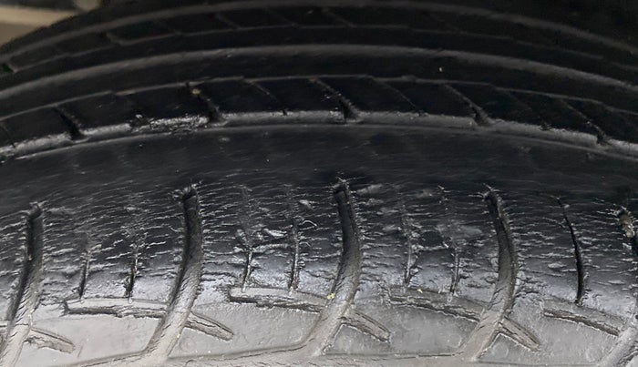 2014 Maruti Swift ZDI, Diesel, Manual, 70,011 km, Right Rear Tyre Tread