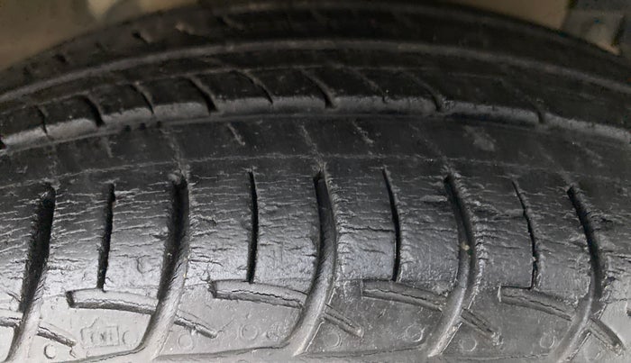 2014 Maruti Swift ZDI, Diesel, Manual, 70,011 km, Right Front Tyre Tread