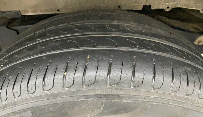2017 Mahindra Scorpio S6 PLUS 1.99 INTELLI-HYBRID, Diesel, Manual, 99,839 km, Left Rear Tyre Tread