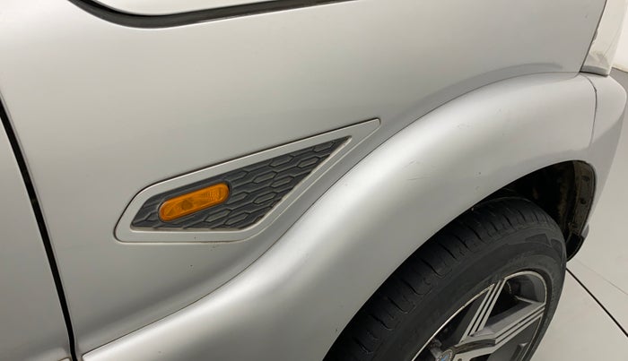 2017 Mahindra Scorpio S6 PLUS 1.99 INTELLI-HYBRID, Diesel, Manual, 99,839 km, Right fender - Minor scratches