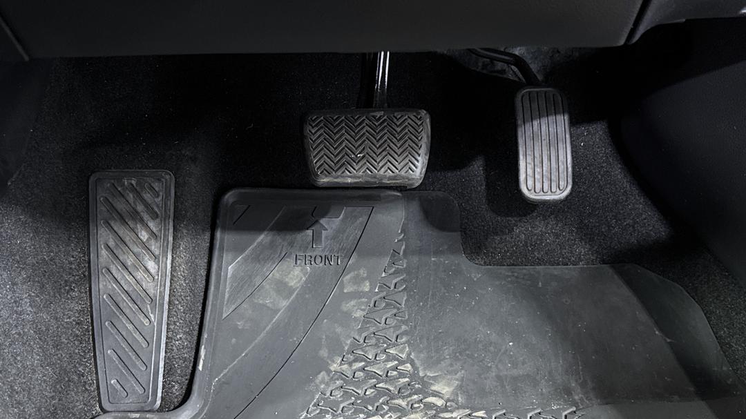 2020 Toyota Corolla Ascent Sport Hybrid, Automatic, 19913 km, Pedals and Footmat