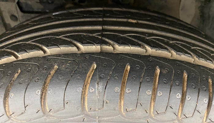 2016 Maruti S Cross ZETA 1.3, Diesel, Manual, 48,266 km, Left Front Tyre Tread