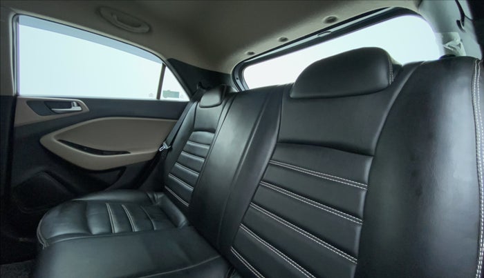 2020 Hyundai Elite i20 1.2 MAGNA PLUS VTVT, Petrol, Manual, 18,712 km, Right Side Rear Door Cabin