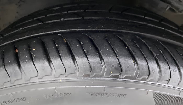 2014 Hyundai Elite i20 SPORTZ 1.2, Petrol, Manual, 53,425 km, Left Front Tyre Tread