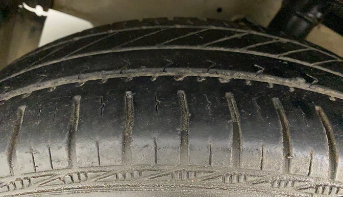 2010 Maruti Swift Dzire LXI 1.2 BS IV, Petrol, Manual, 46,470 km, Left Front Tyre Tread