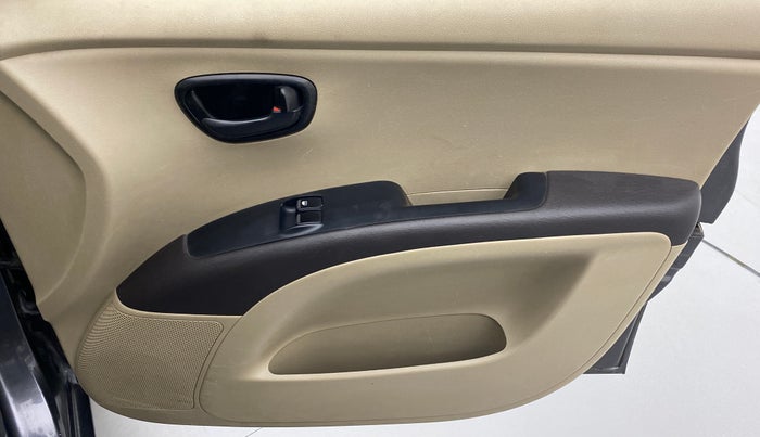 2013 Hyundai i10 ERA 1.1 IRDE, CNG, Manual, 76,314 km, Driver Side Door Panels Control