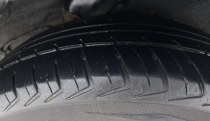 2013 Hyundai i10 ERA 1.1 IRDE, CNG, Manual, 76,314 km, Left Rear Tyre Tread