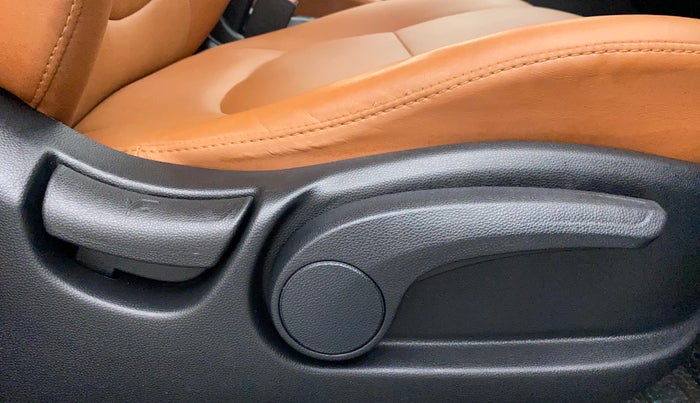 2018 Hyundai Creta 1.6 VTVT SX AUTO, Petrol, Automatic, Driver Side Adjustment Panel