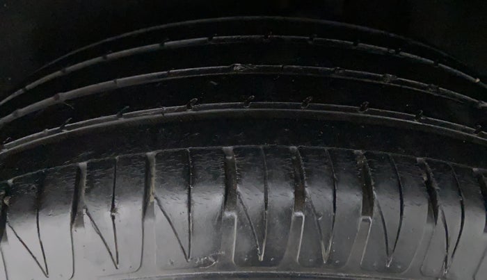 2018 Maruti Vitara Brezza ZDI AMT, Diesel, Automatic, 62,125 km, Left Front Tyre Tread