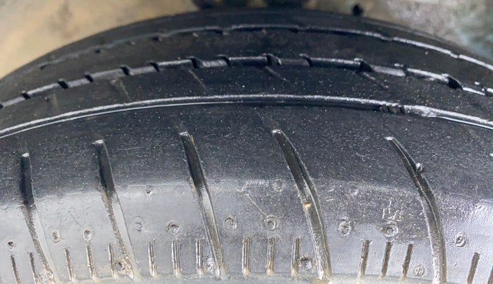 2015 Maruti Celerio VXI AGS, Petrol, Automatic, 57,337 km, Right Front Tyre Tread