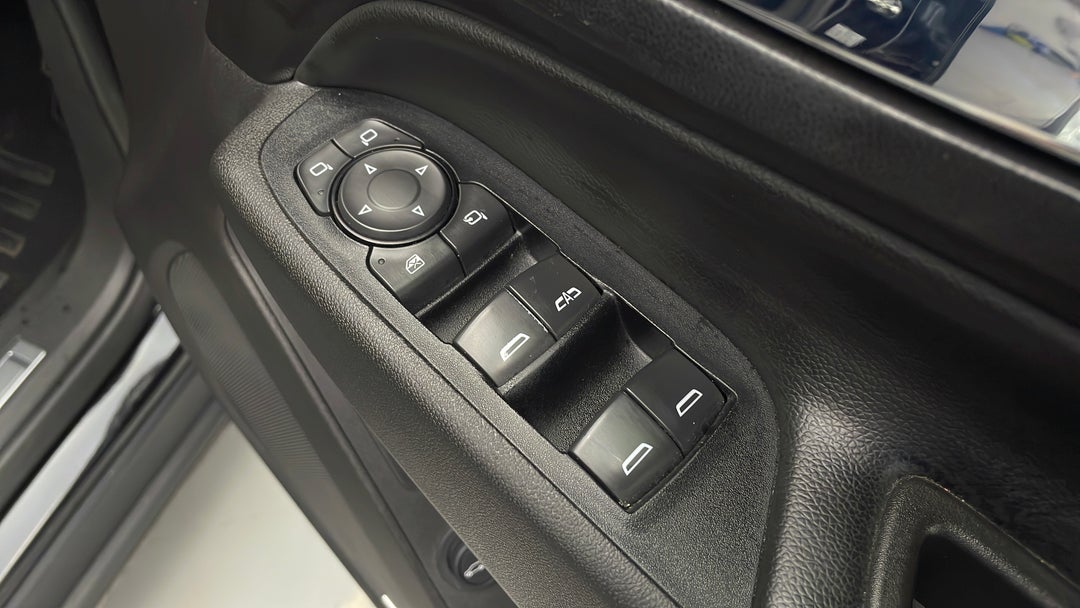 2018 Holden Equinox Ltz-v (awd), Automatic, 87444 km, Drivers Side Door Panel Controls