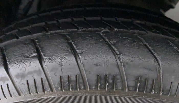 2015 Maruti Ertiga ZXI, Petrol, Manual, 17,205 km, Left Rear Tyre Tread