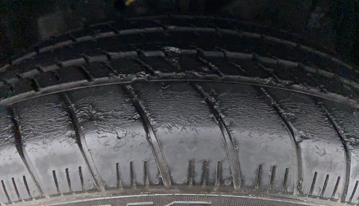 2015 Maruti Ertiga ZXI, Petrol, Manual, 17,205 km, Right Front Tyre Tread