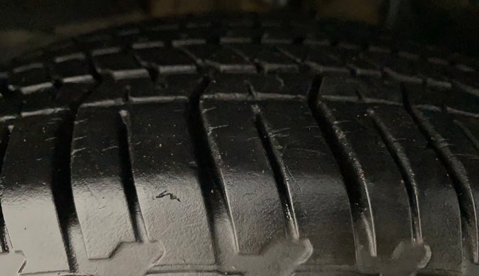 2019 Mahindra XUV500 W9 AT, Diesel, Automatic, 17,578 km, Left Front Tyre Tread