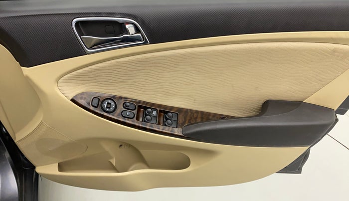 2013 Hyundai Verna FLUIDIC 1.6 VTVT SX, Petrol, Manual, 76,479 km, Driver Side Door Panels Control