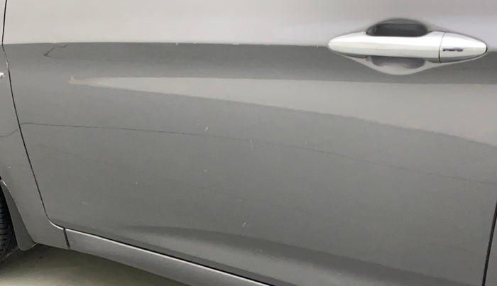 2013 Hyundai Verna FLUIDIC 1.6 VTVT SX, Petrol, Manual, 76,479 km, Front passenger door - Minor scratches