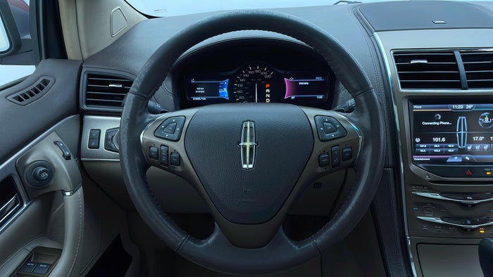LINCOLN MKX-Steering Wheel Close-up