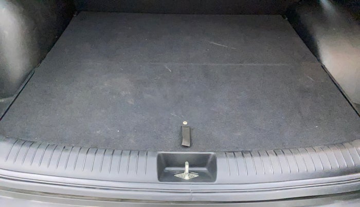 2018 Hyundai Creta E PLUS 1.6 PETROL, Petrol, Manual, 44,002 km, Boot Inside