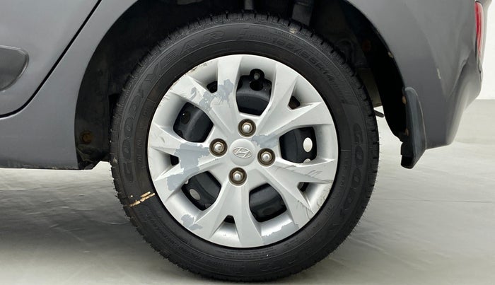 2014 Hyundai Grand i10 SPORTZ 1.2 KAPPA VTVT, Petrol, Manual, 1,21,139 km, Left Rear Wheel