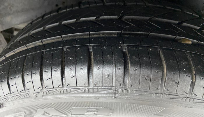 2014 Hyundai Grand i10 SPORTZ 1.2 KAPPA VTVT, Petrol, Manual, 1,21,139 km, Left Rear Tyre Tread