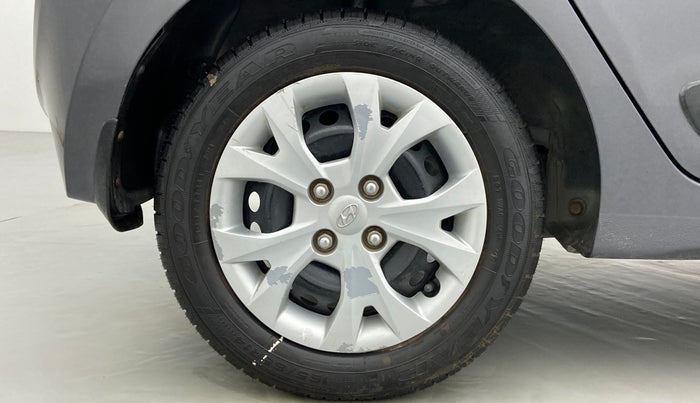 2014 Hyundai Grand i10 SPORTZ 1.2 KAPPA VTVT, Petrol, Manual, 1,21,139 km, Right Rear Wheel