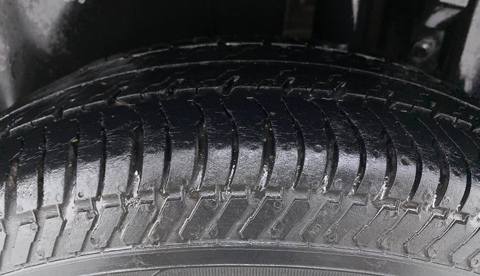 2016 Maruti Swift VXI, Petrol, Manual, 50,713 km, Left Rear Tyre Tread
