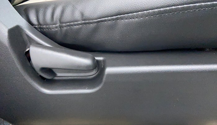 2015 Maruti Wagon R 1.0 LXI CNG, CNG, Manual, 62,138 km, Driver Side Adjustment Panel