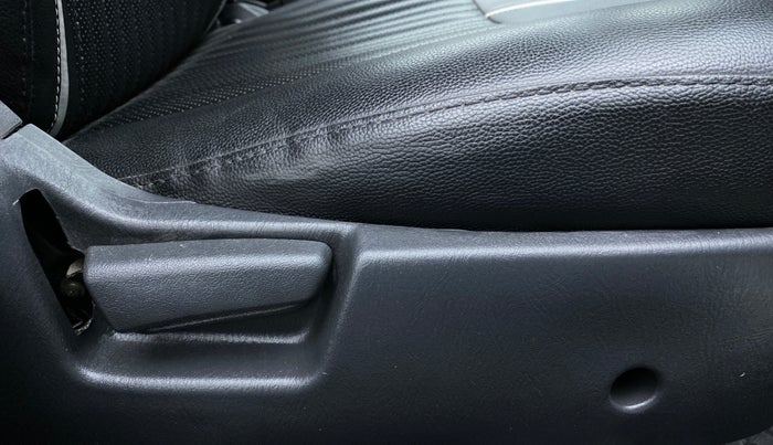 2017 Maruti Alto K10 VXI P, Petrol, Manual, 33,624 km, Driver Side Adjustment Panel