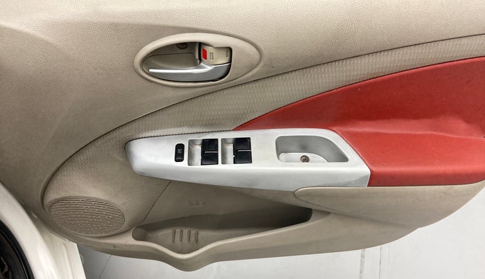 2013 Toyota Etios Liva GD SP, Diesel, Manual, 1,25,942 km, Driver Side Door Panels Control