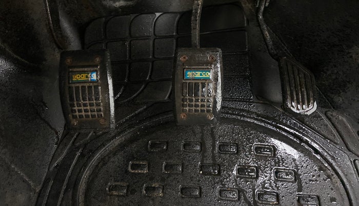 2013 Toyota Etios Liva GD SP, Diesel, Manual, 1,25,942 km, Pedals