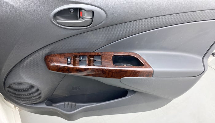 2013 Toyota Etios G, Petrol, Manual, 40,269 km, Driver Side Door Panels Control