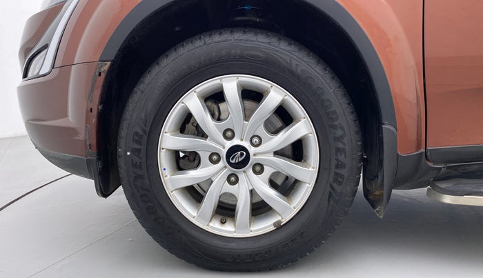 2018 Mahindra XUV500 W9, Diesel, Manual, 84,193 km, Left Front Wheel