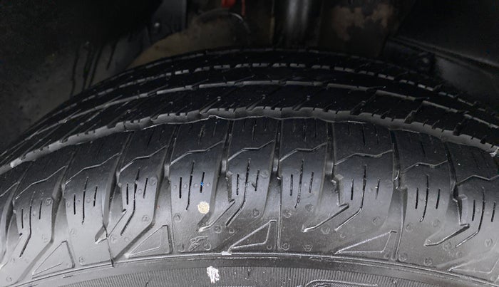 2018 Mahindra XUV500 W9, Diesel, Manual, 84,193 km, Right Front Tyre Tread