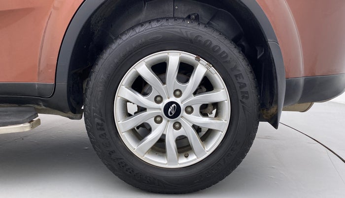 2018 Mahindra XUV500 W9, Diesel, Manual, 84,193 km, Left Rear Wheel
