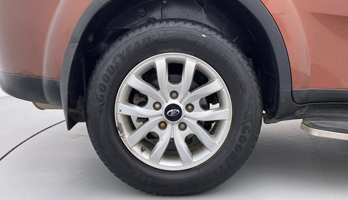 2018 Mahindra XUV500 W9, Diesel, Manual, 84,193 km, Right Rear Wheel