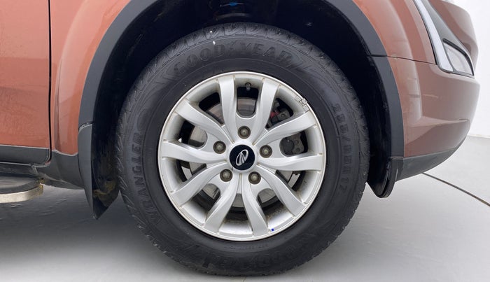 2018 Mahindra XUV500 W9, Diesel, Manual, 84,193 km, Right Front Wheel