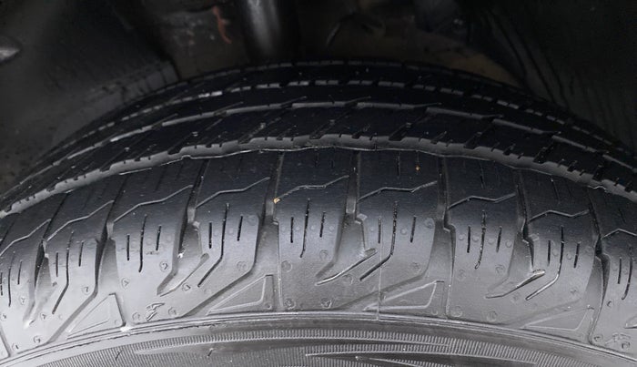 2018 Mahindra XUV500 W9, Diesel, Manual, 84,193 km, Left Front Tyre Tread