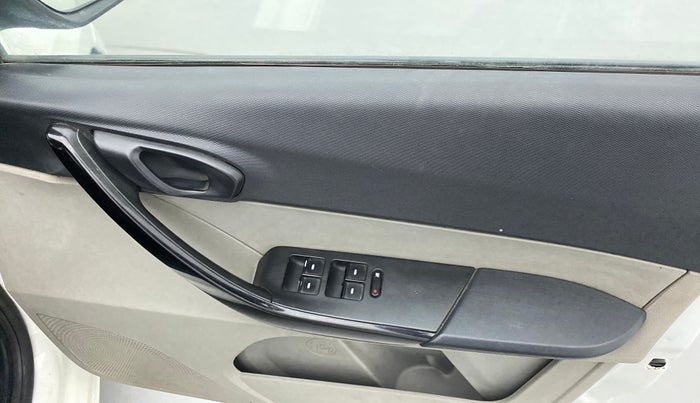 2016 Tata Tiago XT PETROL, Petrol, Manual, 1,10,096 km, Right front window switch / handle - Master window function not working