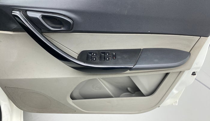 2016 Tata Tiago XT PETROL, Petrol, Manual, 1,10,096 km, Driver Side Door Panels Control