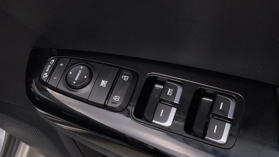 2016 Kia Sportage Platinum (awd) Gt Line, Automatic, 114056 km, Drivers Side Door Panel Controls