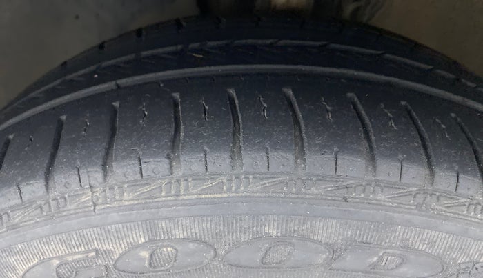 2016 Volkswagen Ameo HIGHLINE 1.5, Diesel, Manual, 84,051 km, Left Front Tyre Tread