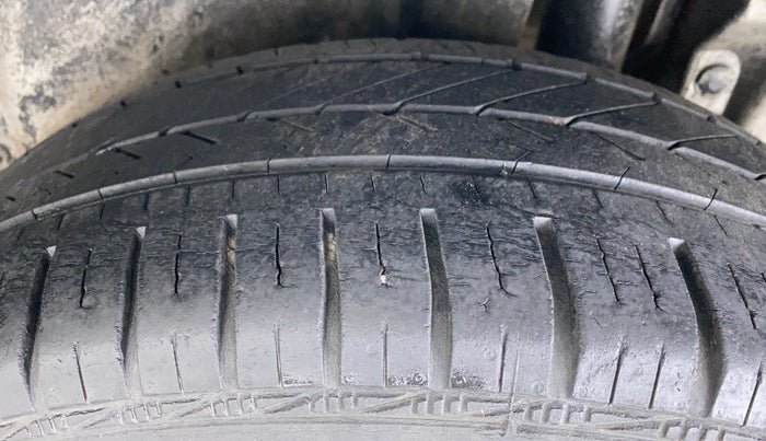 2014 Maruti Ertiga ZXI, Petrol, Manual, 43,824 km, Left Rear Tyre Tread