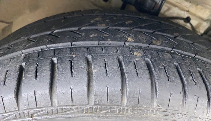2014 Maruti Ertiga ZXI, Petrol, Manual, 43,824 km, Right Front Tyre Tread