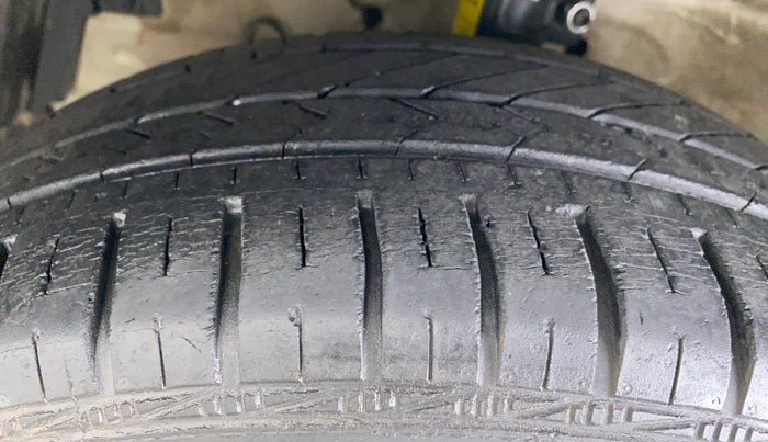 2014 Maruti Ertiga ZXI, Petrol, Manual, 43,824 km, Left Front Tyre Tread