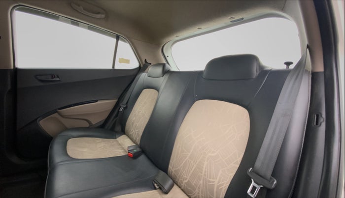 2018 Hyundai Grand i10 MAGNA 1.2 KAPPA VTVT, CNG, Manual, 24,039 km, Right Side Rear Door Cabin